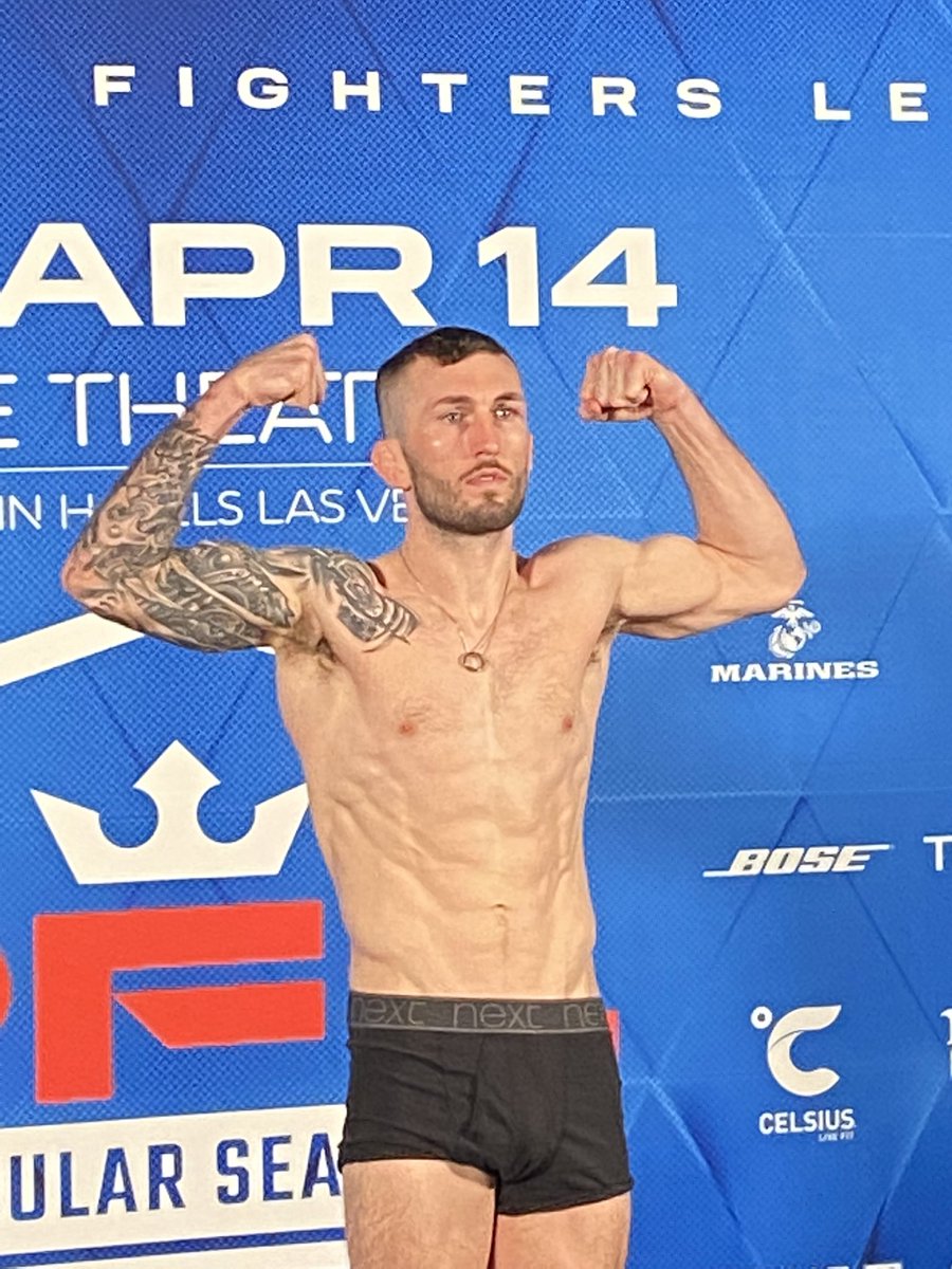 ConditionTalk's tweet image. Stevie Ray is on weight! 155.8

#pfl #pflmma #mma #combatsports 
#combat #vegas #pfl3 #satx #fightnight #weighins #fight #sasports #sportstalk