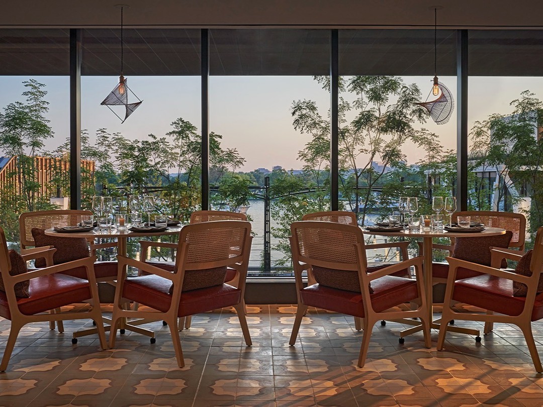 Longer days mean sunset dinners at Pendry Washington DC - The Wharf's Flora Flora, where you can enjoy unforgettable Latin-inspired cuisine with a view. #PendryHotels