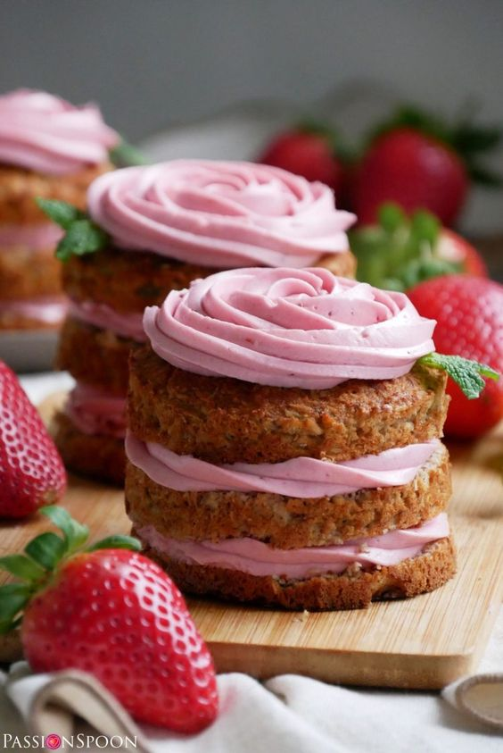 PassionSpoon1's tweet photo. Recipe 🌷 https://t.co/T3Lk0EkZZ7
The moist banana-coconut cake layers make a lovely combo with the strawberry coulis and the silky strawberry buttercream. Simple but gorgeous and delicious.
#cakes #recipes #dessert #baking #banana https://t.co/rGHD8e3qCl