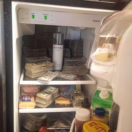 DoopieCash's tweet photo. Cold storage they said...am I doing this right?🤔 https://t.co/pZih1HcX0v