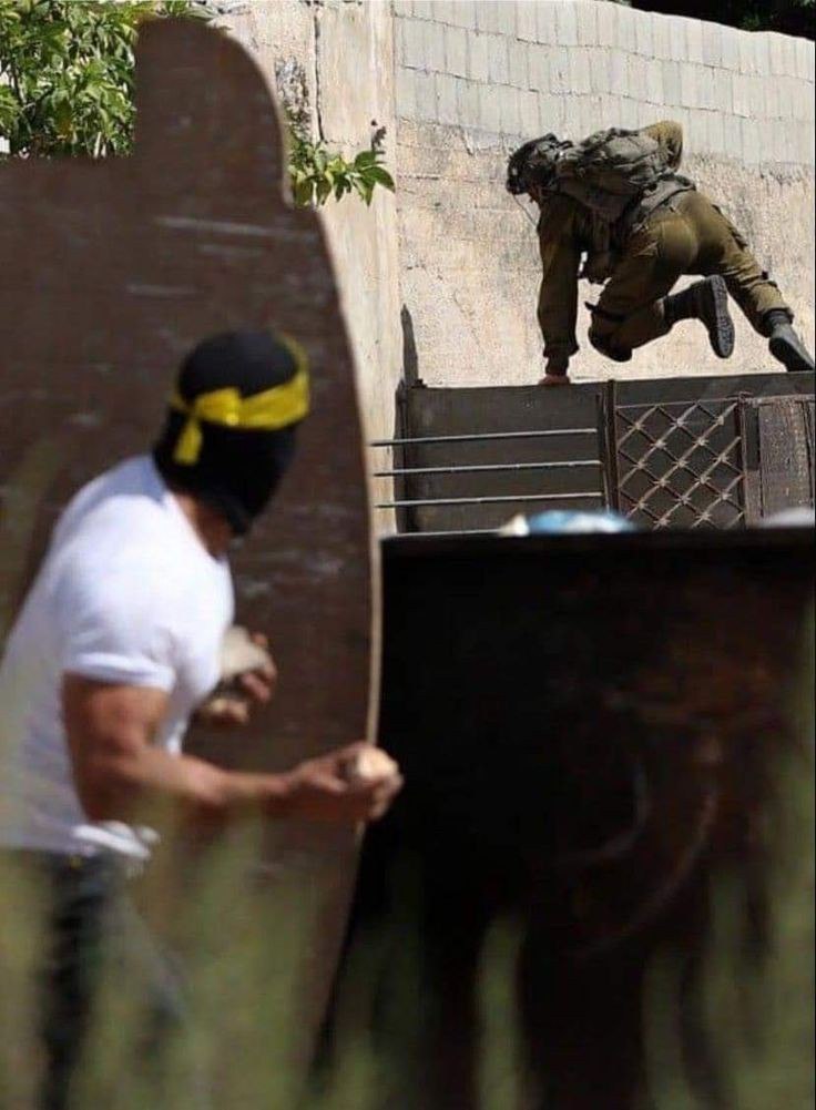 رهبر معظم انقلاب:
فلسطین قطعا آزاد خواهد شد و به مردم فلسطین بر خواهد گشت و در آنجا دولت فلسطینی تشکیل خواهد شد‌. 
در اینها هیچ تردیدی نیست.

پ.ن: ولوکره الکافرون و لوکره المشرکون 

#FreePalestine
#QudsDay