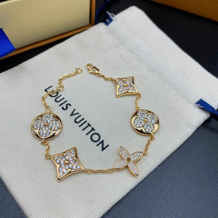 Outfit_Luxy's tweet photo. Louis Vuitton bracelet https://t.co/zJjndjo3d3