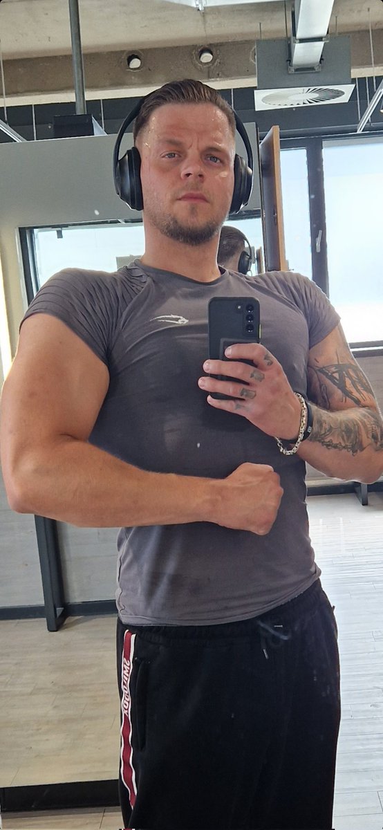 Wer hat bock den Master was gutes zu tun und ihm zu dienen 🤑🤑😈#FinD #cashmaster #findom #feetmaster #malefeet #humanatm #geldherr #paypig 

<a href="/FOOTMASTERSRT/">FOOTMASTERSRT</a> <a href="/rt4dom/">RT 4 FOOTMASTERS - THE 1st</a> <a href="/RTfootmaster/">RT FOOT MASTERS</a> <a href="/AlphaGodz_RT/">AlphaGodz_RT</a> @BestFootMasters