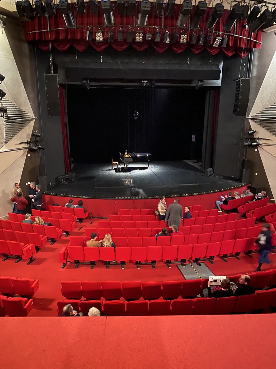 On attend le public .. et Vincent Dedienne #dedienne ! #theatre #troyes #champagne #seulenscene #humour #spectacle