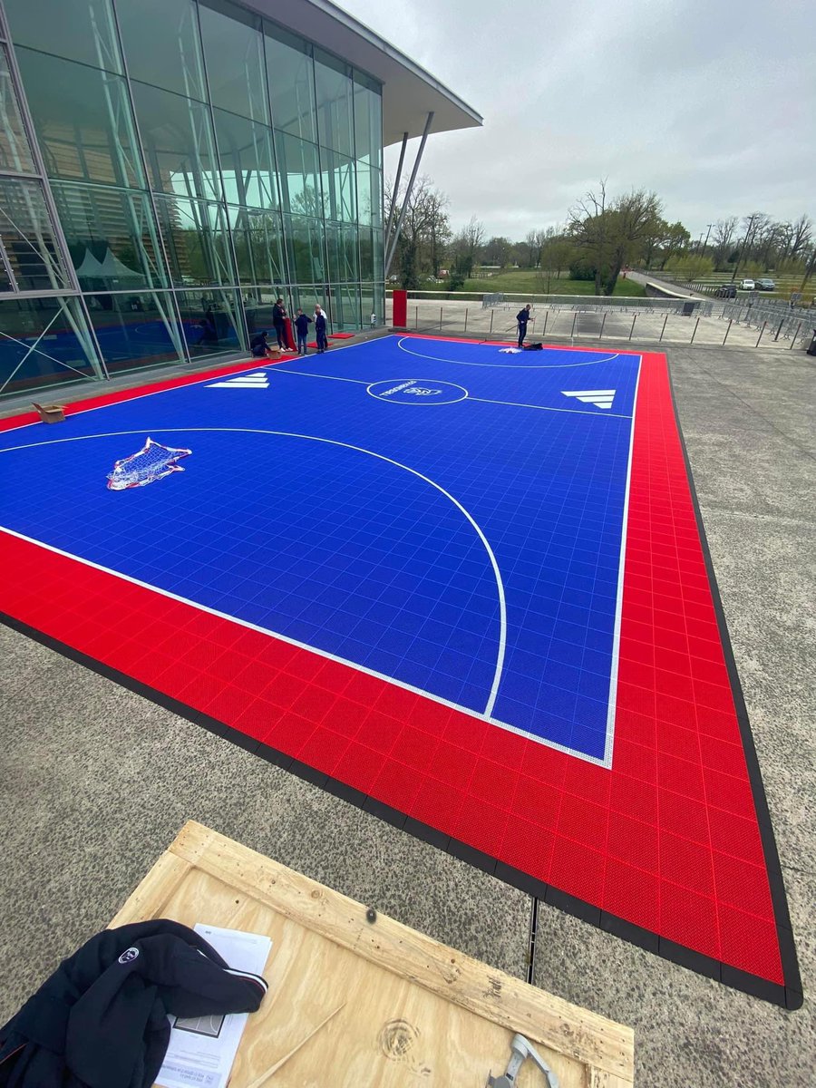 ⚡️SIGNATURE OFFICIELLE DE LA MISE À DISPOSITION D’UN TERRAIN AMOVIBLE EXTÉRIEUR ⚡️

En amont du match France 🇫🇷 / Brésil 🇧🇷 au Vendéspace de mardi dernier, il a été signé officiellement entre <a href="/HandPaysdeLoire/">Ligue Handball Pays de la Loire</a> et la <a href="/ffhandball/">FFHandball</a>