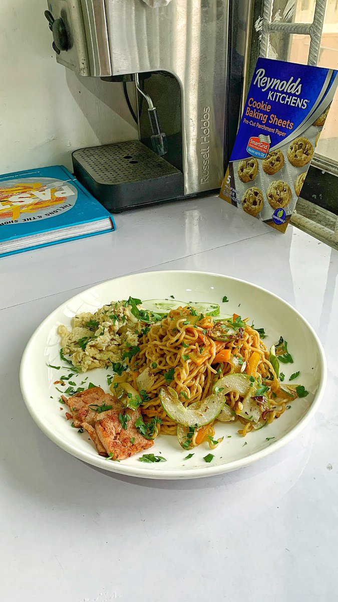 WildChefHuman's tweet image. Not husband material or anything, but if you are mine, I’ll feed you with good food.