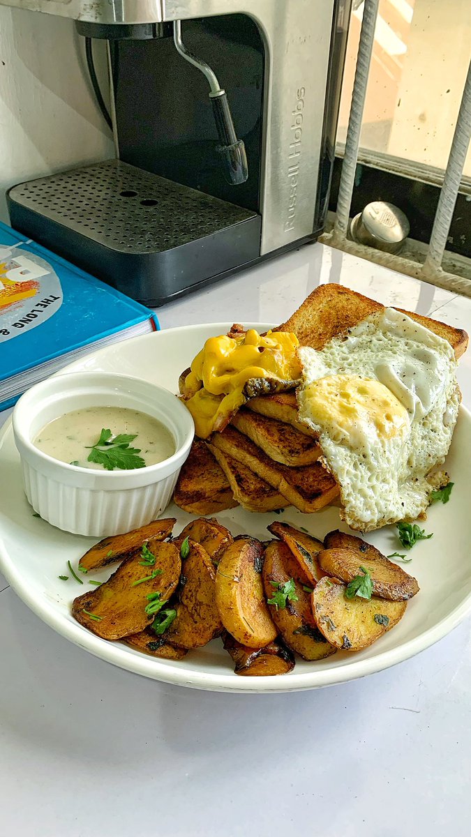 WildChefHuman's tweet image. Not husband material or anything, but if you are mine, I’ll feed you with good food.
