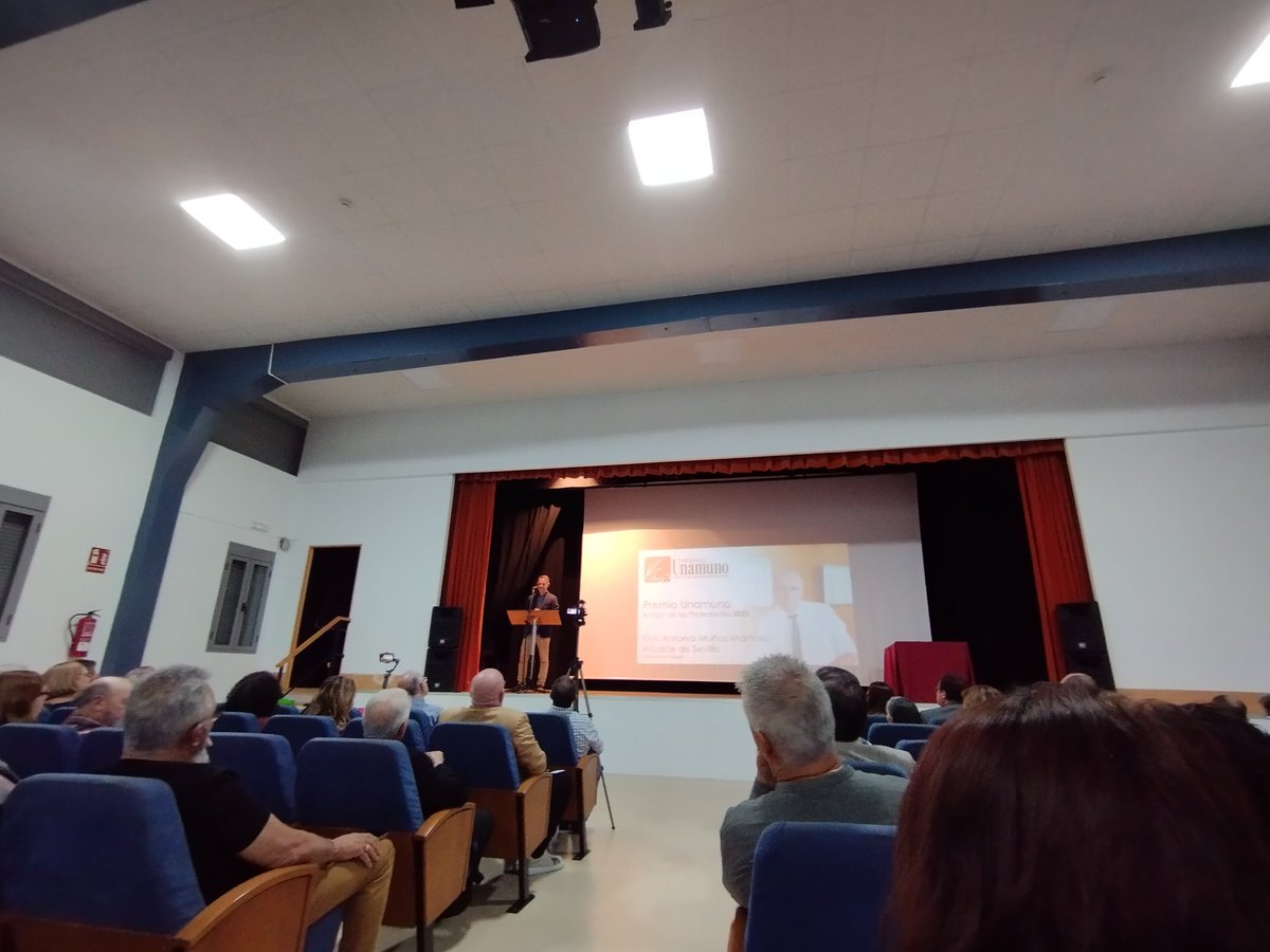 .<a href="/DanielHofkamp/">Daniel Hofkamp</a> director del <a href="/protestanted/">Protestante Digital</a> interviene en el acto de entrega del Premio Unamuno al alcalde de #Sevilla <a href="/antoniomunozsev/">Antonio Muñoz</a>