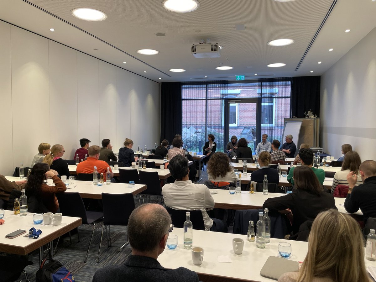 First day of the Hamburg #EV initiative was a great success! Thank you to @ChPreusser for a great planery talk. #Extracellularvesicle research is strong in Hamburg! @IsevComms @IsevOrg @GSEVorg @UKEHamburg