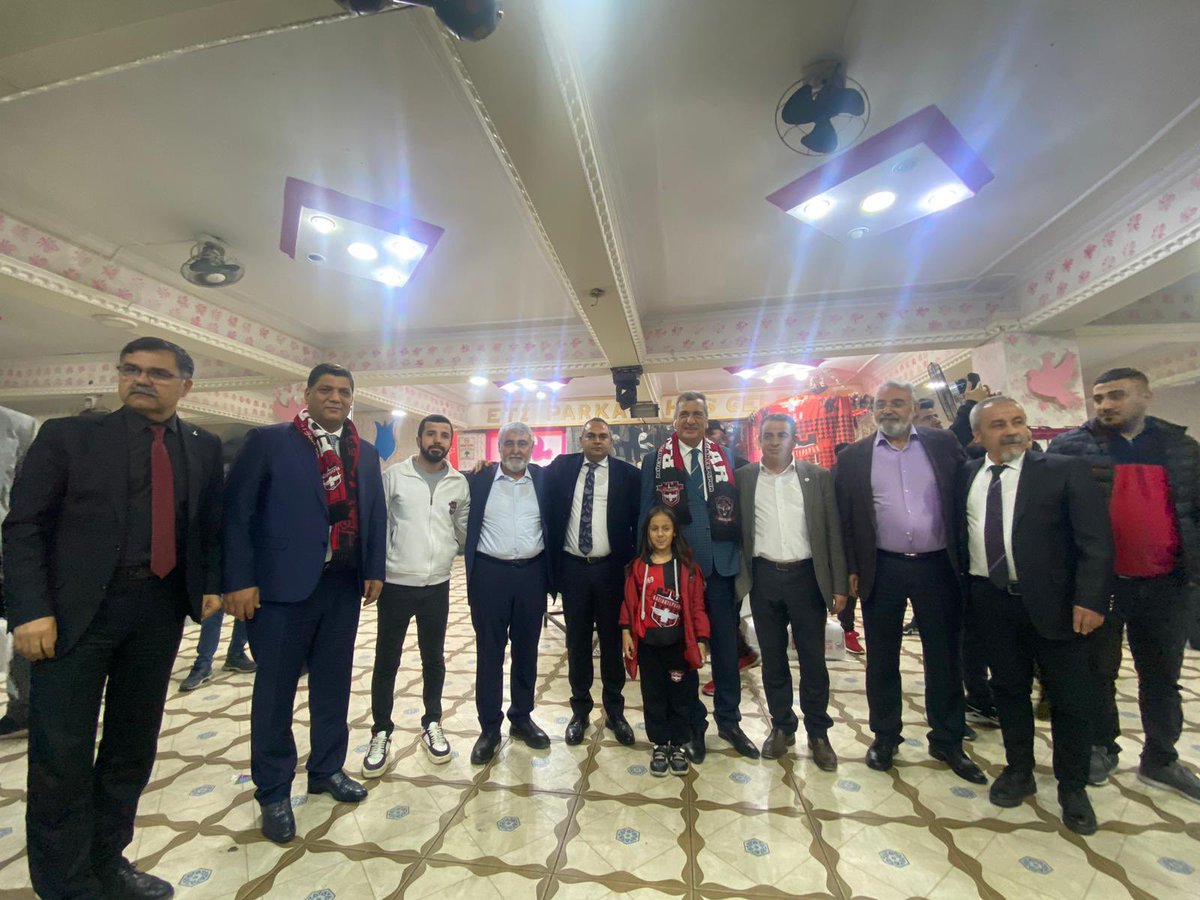 iyipar's tweet photo. Bugün yönetim kurulu üyelerimizle birlikte Gaziantepspor Rafıglar grubunun düzenlediği iftar yemeğine katıldık. Davetlerinden ve bizlere gösterdikleri ilgi ve alakalarından dolayı teşekkür ederiz.
@iyiparti @meral_aksener @iyiparti_27 https://t.co/EGLCt3CYPM