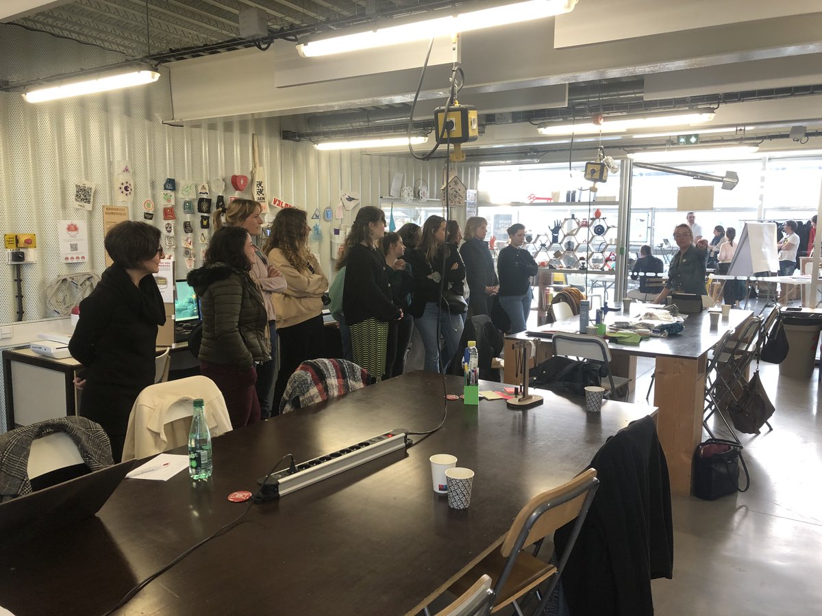 EstimMediation's tweet image. #GameHack #TURFUFestival
TEMPS 1
Sondage mouvant pour débuter :
- vous êtes dans la recherche-médation-éducation-association-autre❓
- vous venez pour le travail-plaisir❓
- vous êtes plutôt Donjon&amp;amp;Dragon-tarot-belote-Time’s Up❓
- vous avez déjà fait du game design : oui-non❓