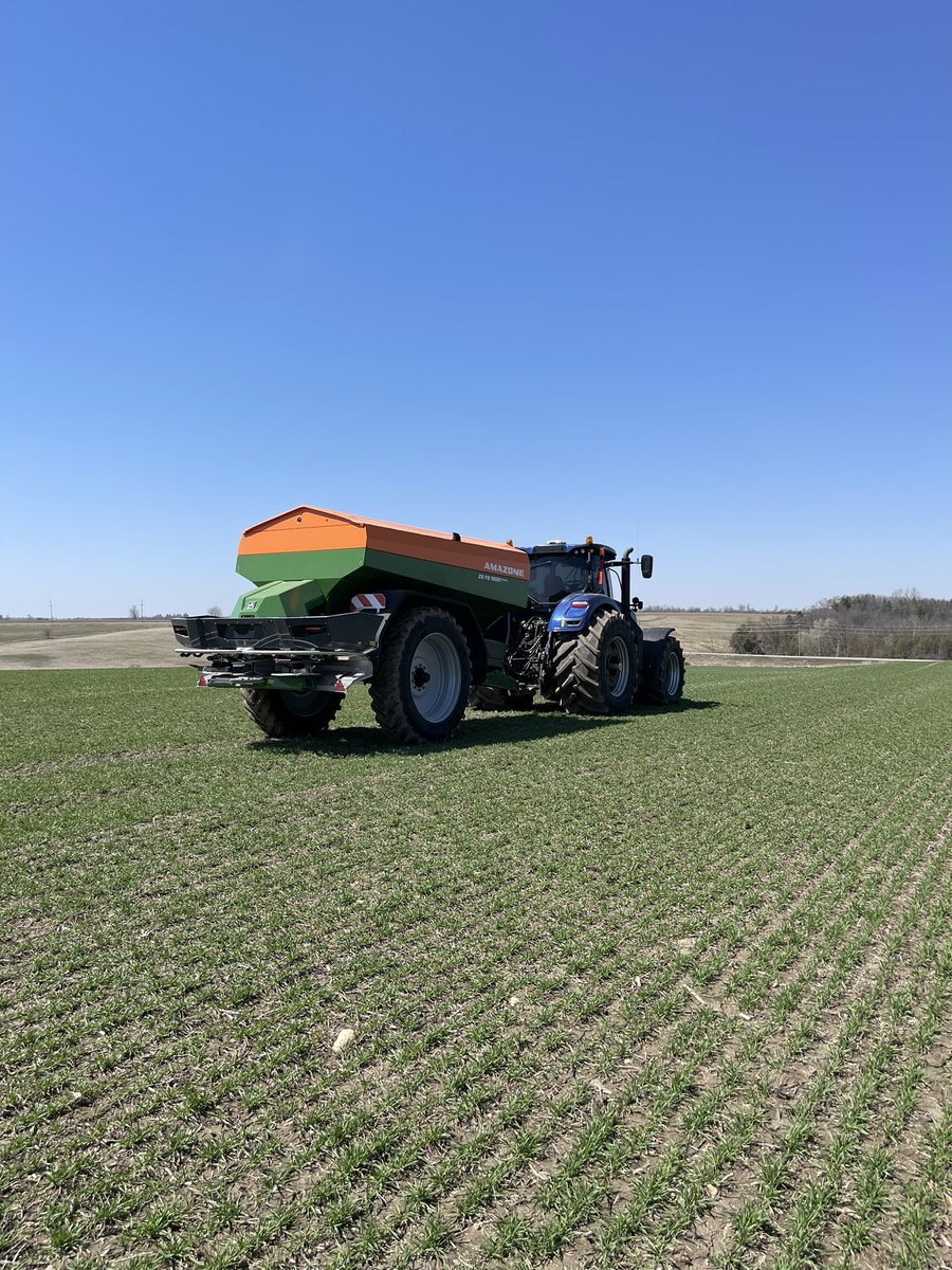 mattdirka's tweet image. Urea going on the wheat today. Quick mat check and good to go! #amazone #wheat23 @StratfordFarmEq @tom_mosterd