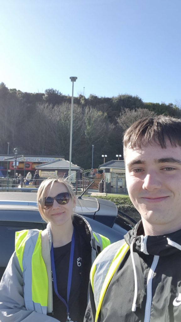 BayResilience's tweet photo. Very well attended positive activity sessions today @SandhamGardens Sandown , including #LTAServes #Tennis + street #Cricket.
Staff then undertook outreach work in the Shanklin area, engaging with #YoungPeople &amp; local business.
#SportforDev #YouthWork #IsleofWight https://t.co/Zqha3R1mD5