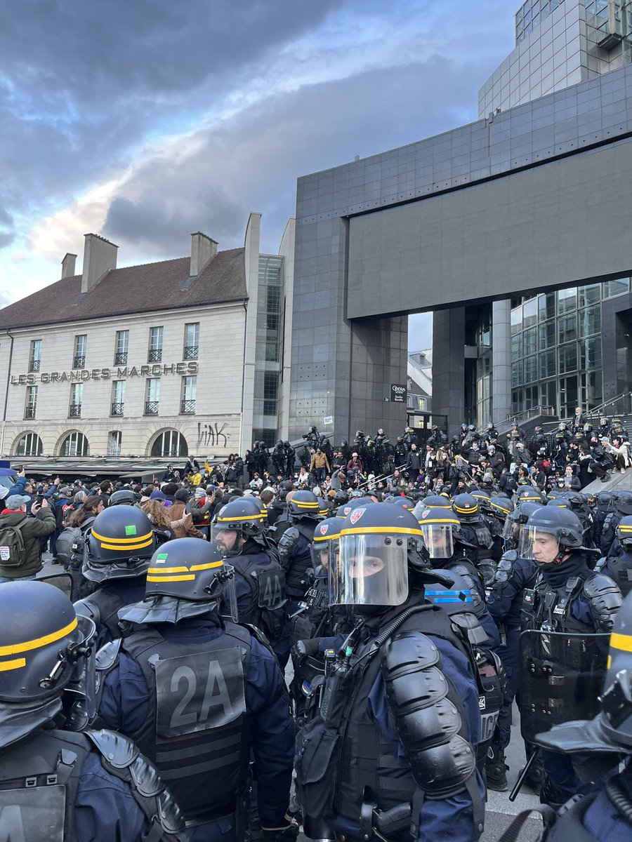 Big crowds in Paris protesting the pension reform plan. Mostly peaceful but punctuated with running battles with police &amp; bursts of tear gas. A real sense of camaraderie amongst demonstrators. Some even handing out eye drops to protestors to off set effects of tear gas.