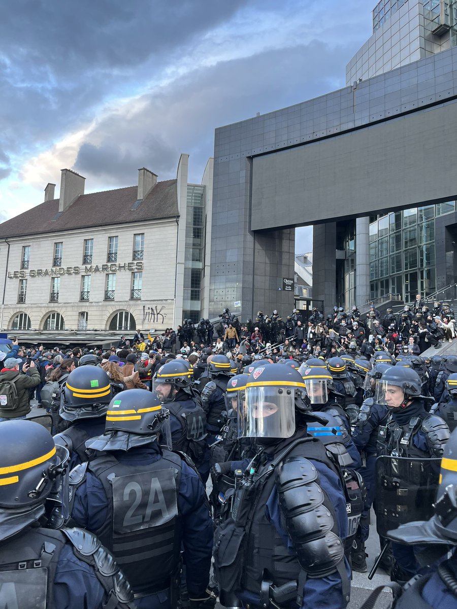 Big crowds in Paris protesting the pension reform plan. Mostly peaceful but punctuated with running battles with police & bursts of tear gas. A real sense of camaraderie amongst demonstrators. Some even handing out eye drops to protestors to off set effects of tear gas.