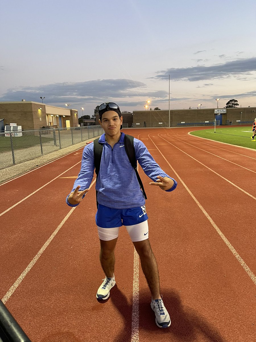 It’s a servant leader thing! 
Ready and prepared for the last few sports of the school yr w/ Wednesday’s DH ⚾️ and district track meet. (ft coach <a href="/donavon_west/">Coach West M.Ed.</a> )