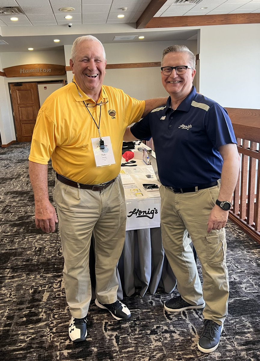 HonigsOfficial's tweet photo. Our own Pat Miles with the legendary Dick Honig at The Great Lakes Collegiate Football Officials Clinic. https://t.co/LXh5IJ0nxj