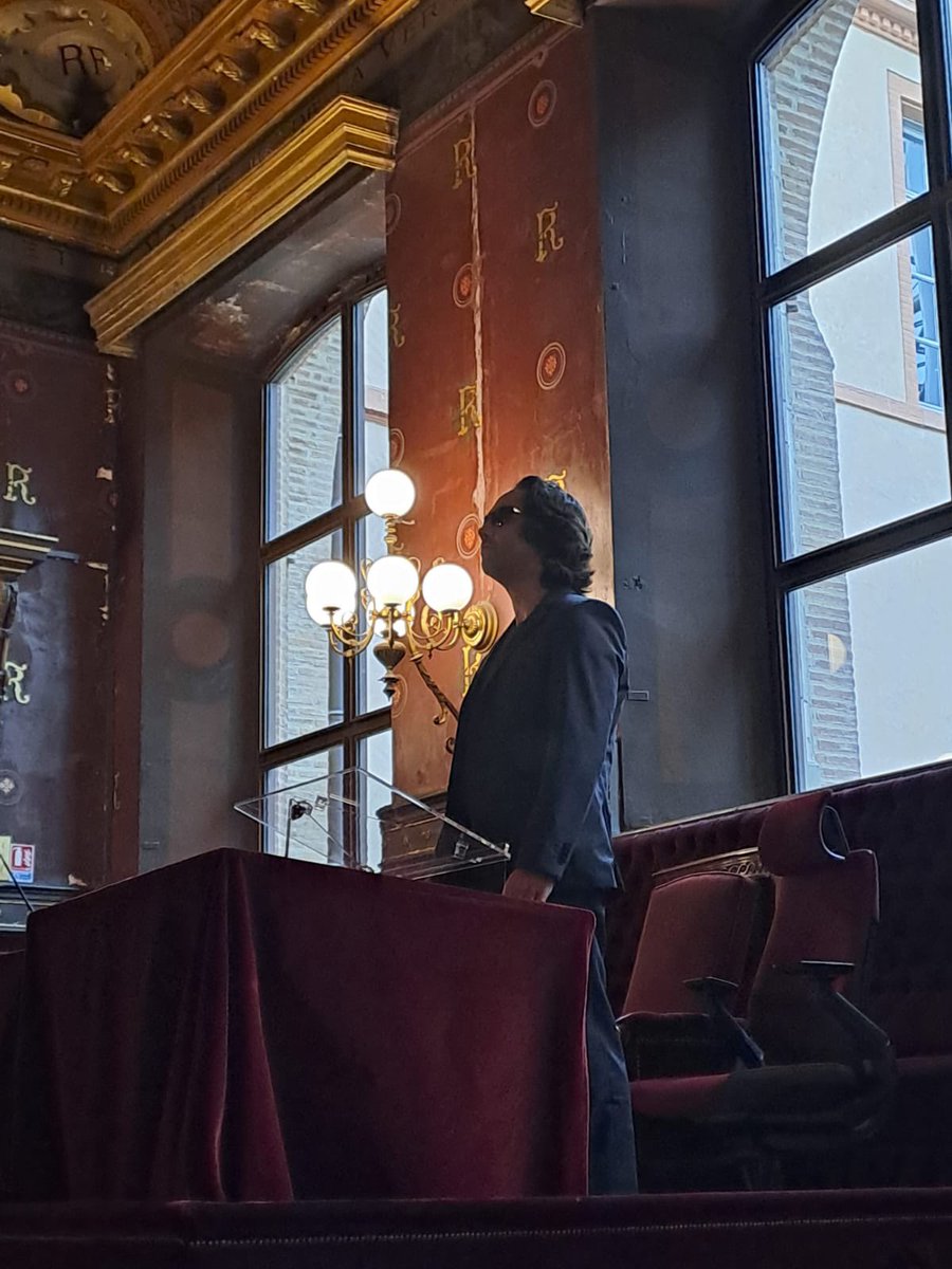 EcoleEDASOP's tweet photo. ▶️▶️ concours de la petite Conférence en ce moment 📣📣 Talent, humour, émotion 
@ConfToulouse @BarreauToulouse https://t.co/oypt2g5HOn
