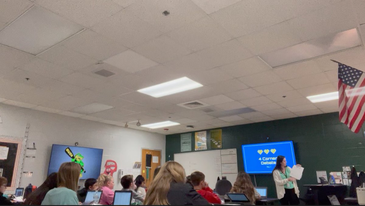 LWeaver02's tweet photo. Today was my first SOLO lesson!! 
Today we debated whether video games were or were not a sport. 🎮 
Students found text evidence to use to back up their claims and used it to practice writing claim statements. 😁
@DrMargarella @WKUSTE @WKUCEBS @CEPTatWKU  @DrakesCreekMS https://t.co/fLDnlkOBx4