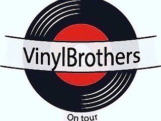 DerkJL's tweet photo. #kermiseibergen zaterdag 15 april @cafedestier #vinylbrothersontour #live #vinylonly #Aalt #Dick #dancethenightaway 💃🏼🕺🏼🎧🎤🎉🍺👍 https://t.co/s7gJlYxzqQ