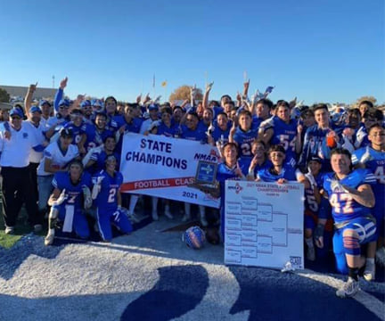 LL_Schools's tweet photo. #throwbackthursday of the @LosLunasFB when they won the State Championship in 2021! #WeRockLLS @LLHSTigers @LLTigerSports @vhsjags @DVEJaguars @AnnElementary @DelderDeborah @LLS_SPSV @lunas_los @lls_edtech_ https://t.co/I0R4n3cM4R
