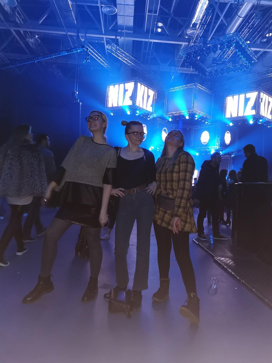 dashkadeer's tweet photo. 15 лютага 2020.
Апошні вялікі канцэрт Nizkiz у Менску.
Усе мы яшчэ ў Беларусі. Чакаем старыя песні гурта, спадзяемся на лепшую будычуню для себя і для краіны ў самым пачатку пандэміі. https://t.co/J0IxgsQ4Cr