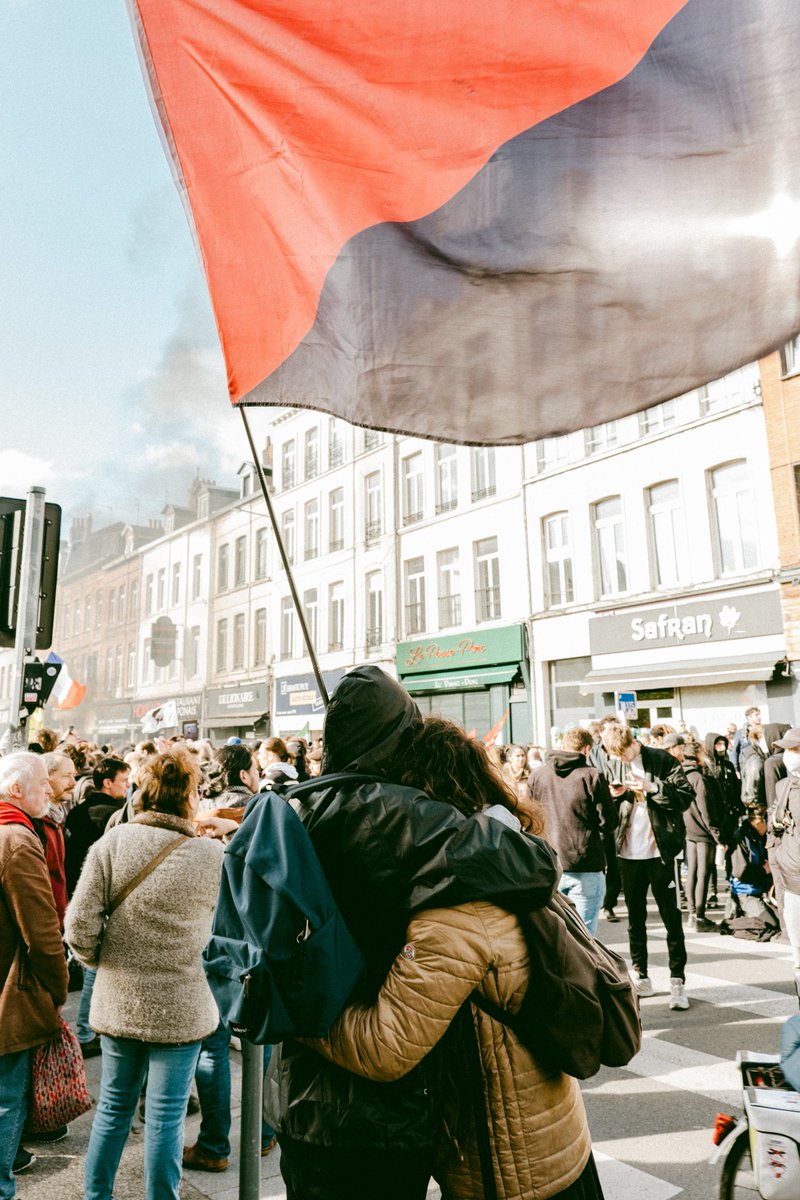 contactrevol's tweet photo. Retour en photos sur cette journée de mobilisation à Lille 
#GreveGenerale #ReformeDesRetraites #ConseilConstitutionnel #13Avril https://t.co/8DUQHv1iPd