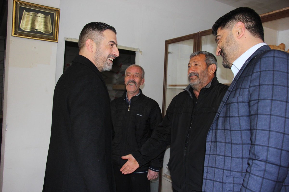 KverSemih's tweet photo. Sivrice’de esnaflarımızı ziyaret ettik..
Sivriceli her zamanki gibi..
Başı dik, alnı açık, yüreği pek..

Sana ne yapsak azdır Sivricem..
Emrindeyiz..

#SIRAÜLKÜCÜHAREKETTE
#BİZGELİYORUZ https://t.co/9P3lnPV3Z8