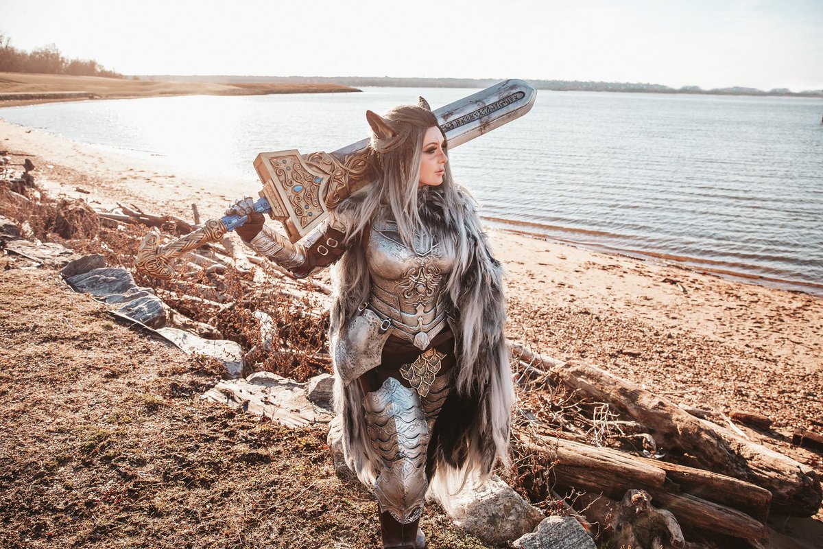 PHOTO: @worldofgwendana Costume and sword made by me!