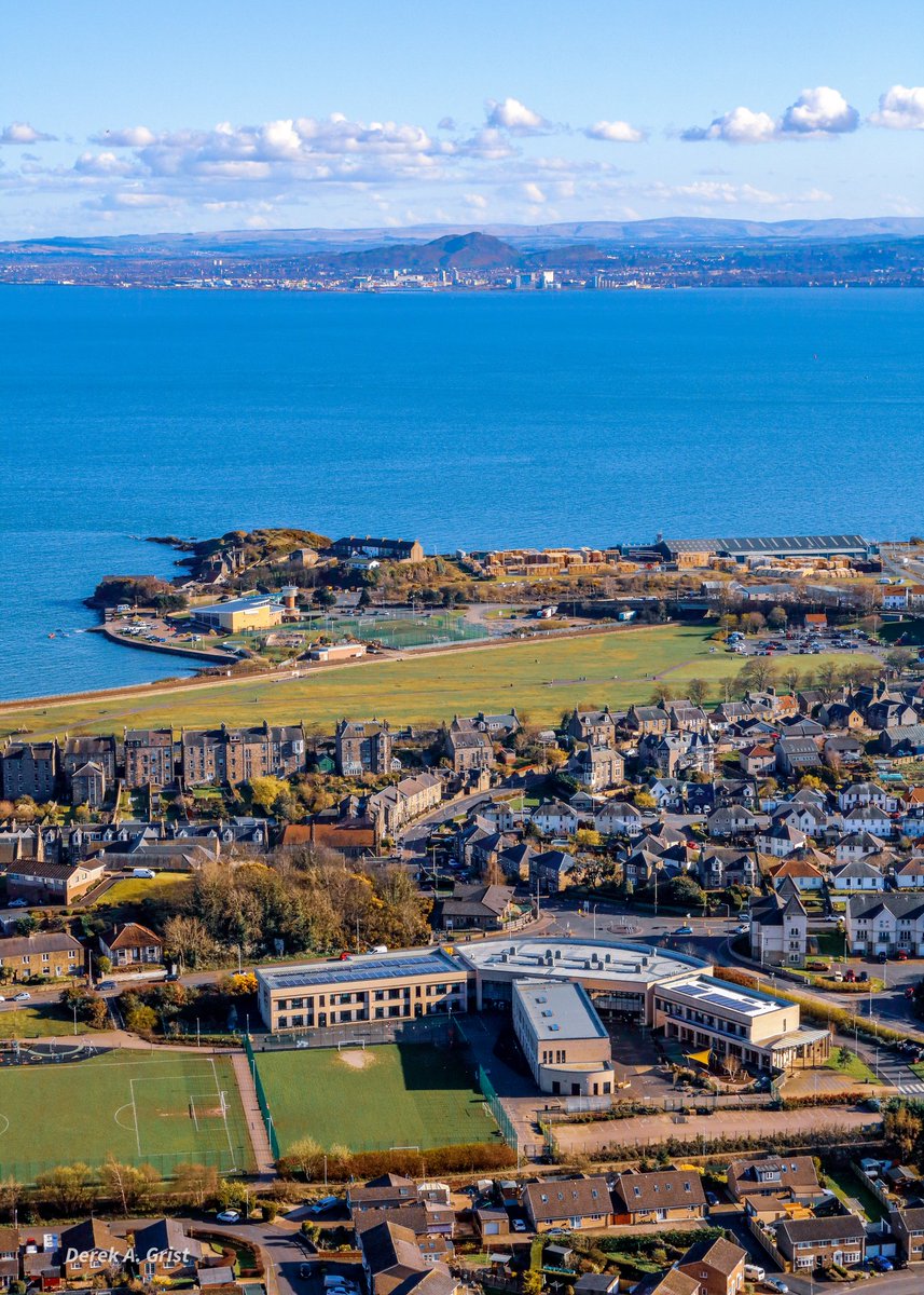 #Burntisland from last week from the Binn (hill) looking across to #Edinburgh #firthofforth #coastline #centralbelt @walkhighlands @ScotsMagazine @Scottish_Banner @welcometofife @PtmurtonG @FCCTrust #oceanview @ramblersscot