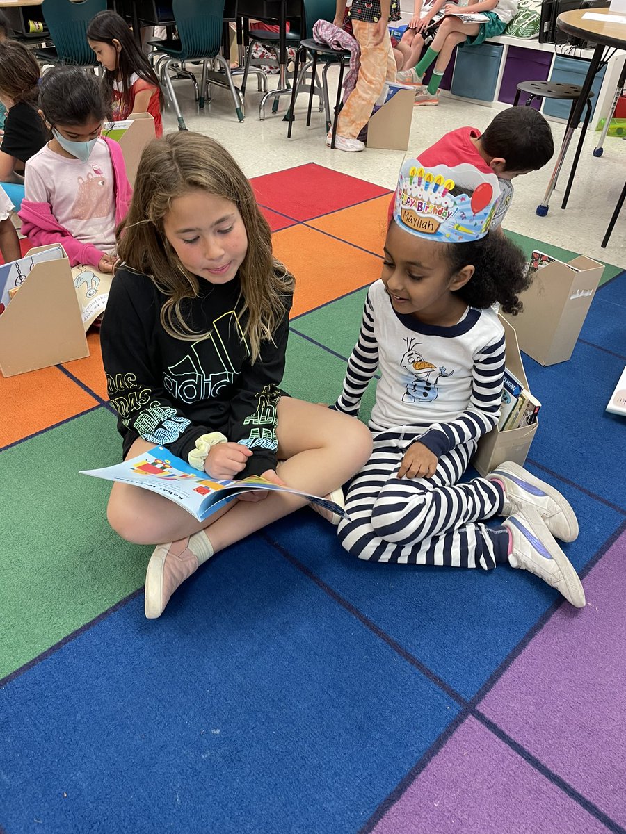 MrsWoodford1's tweet photo. We loved getting to buddy read with @MrsNicholsonGBW’s 3rd graders this afternoon! #GBWpride https://t.co/JjI2Tg0d0z