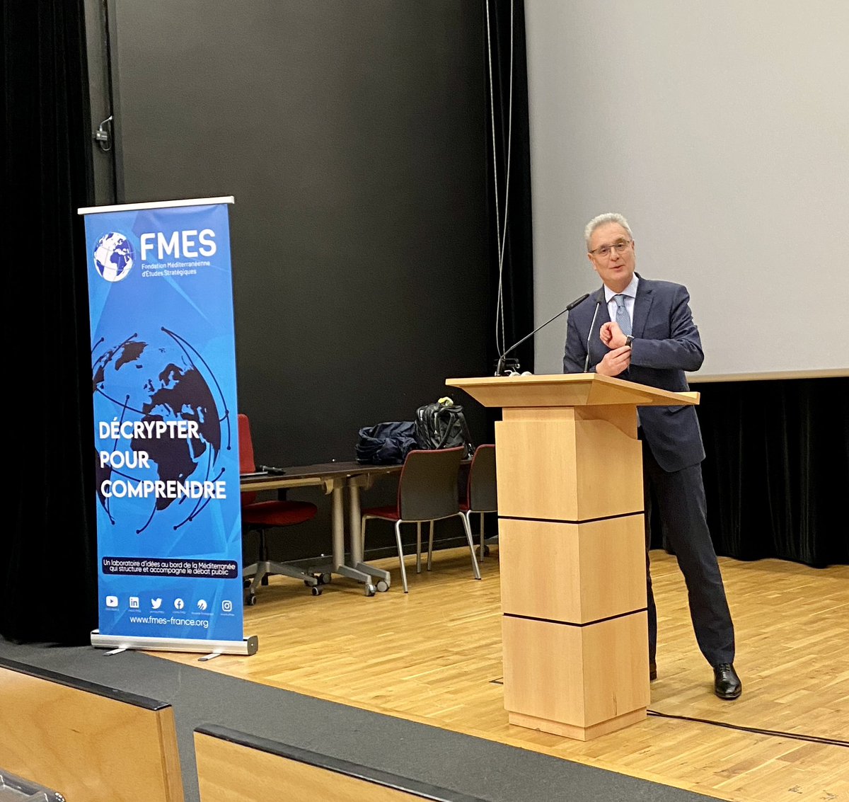 MurielFIOL's tweet image. Ce soir #FMES à Toulon avec Mehdi Rostane , intelligent , cultivé , brillant , mais distillant tout les poncifs européistes de gauche enseignés à sciences po . 
#trahisondesélites