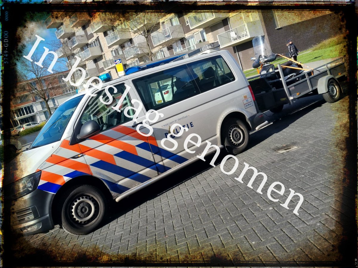 Aannde Houtweg Emmerhout Scooter ibn.  Bestuurder geen rijbewijs. 3x eerder bekeurd hiervoor. Ook geen verzekering en andere overtredingen 
Geen rijbewijs dan niet rijden.