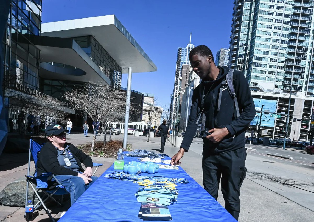 CO_DMV's tweet photo. #DMV2GO stopped by the #DenverAutoShow yesterday to issue licenses and help Donate Life Colorado save lives by registering donors during #NationalDonateLifeMonth. To find out more about registering as an organ, eye and tissue donor, visit https://t.co/AVS2oEgPWW https://t.co/lscjWDhJwO