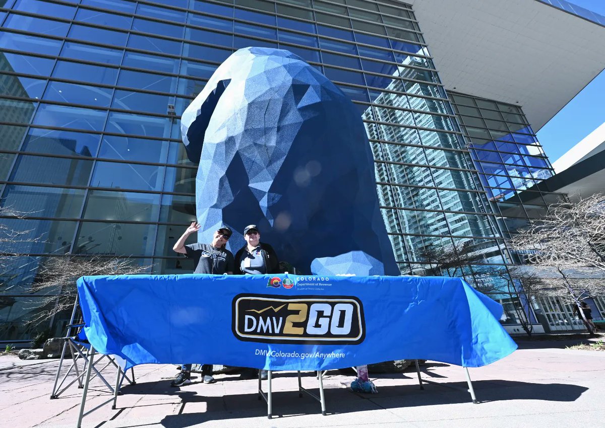 CO_DMV's tweet photo. #DMV2GO stopped by the #DenverAutoShow yesterday to issue licenses and help Donate Life Colorado save lives by registering donors during #NationalDonateLifeMonth. To find out more about registering as an organ, eye and tissue donor, visit https://t.co/AVS2oEgPWW https://t.co/lscjWDhJwO