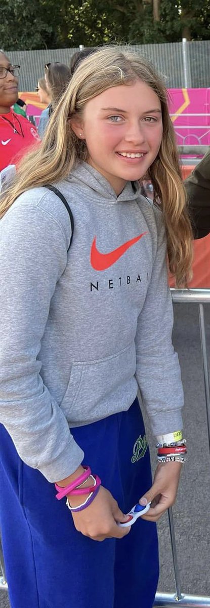 So lovely to see our young future stars of netball helping today <a href="/GSalterSports/">Gilly Salter Sports</a>  netball camp . Meg Vickery ,  England Academy Player @NeveMarsden,  and future talents Ella Everitt Morris , Verity Cooke and Issy Birks #thankyou 💕💕💕💕