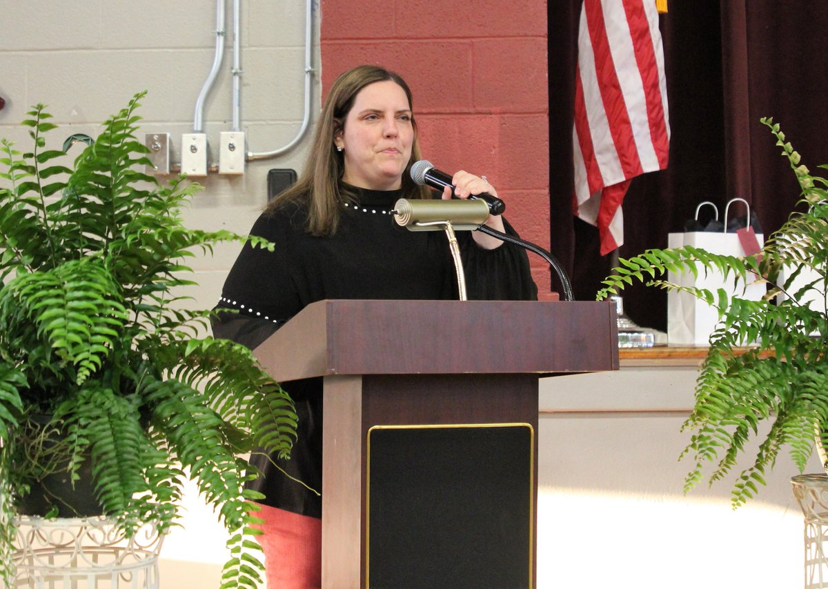 Congratulations to all of our students recognized during the Chamber of Commerce Senior Celebrity Banquet! Also, congrats to Educator of the Year Lynn Hawkins and Educator Idol Lenita Hughes. 
And a big THANK YOU to our guest speaker Dr. Ashley Jessie Matney! #MetcalfeHornetsEver