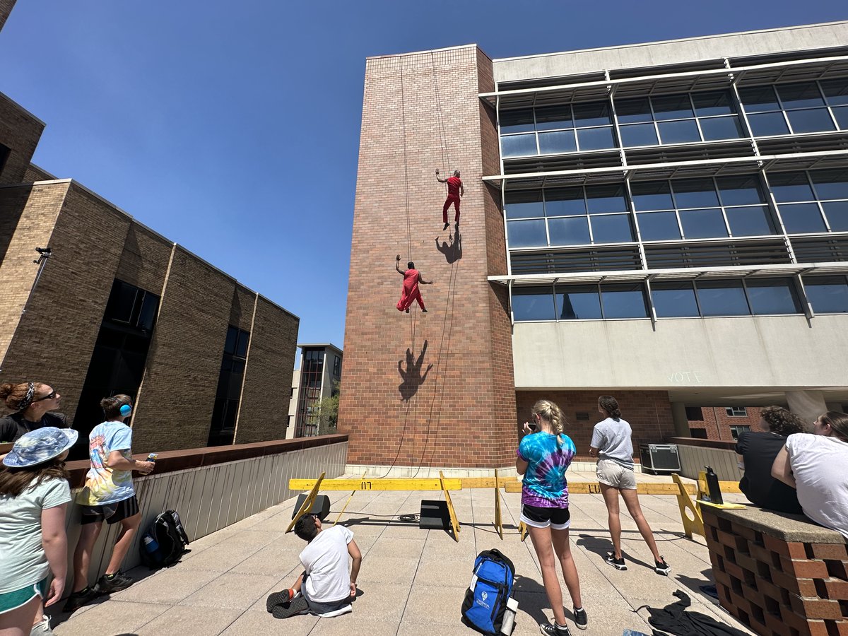 CentennialSchLU's tweet photo. Thank you @ZoellnerArts @LehighLTS @lehighedu for inviting our student to attend this afternoon's @bandalooping experience! The arts are alive in the Lehigh Valley and we are thrilled to expose our students to these incredible opportunities. #nicematters https://t.co/vyVlLQRdXe