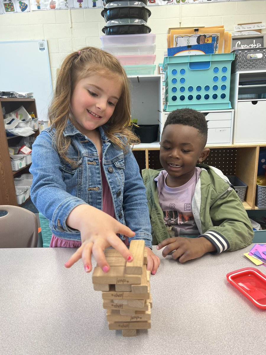 MrsRobinsonread's tweet photo. Playing reading games with my amazing readers! We love turning regular games into reading games and simultaneously building community in our small group! 
 #NeedToSucceedCECS
#weareLakota 
@Creeksidetweet https://t.co/sbkDStcrpz