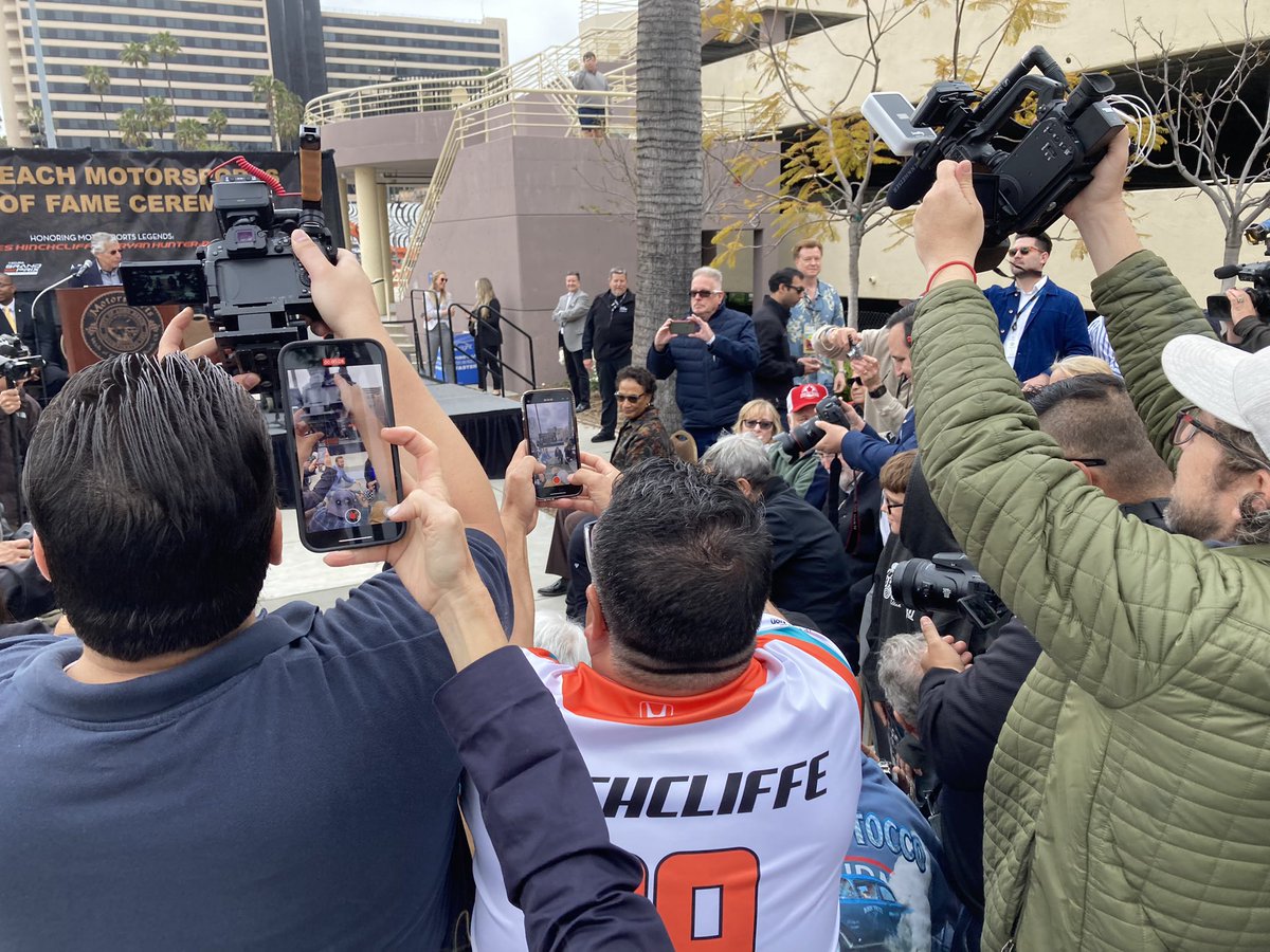 A big moment for @IndyCaronNBC’s James Hinchcliffe as the Mayor of @Hinchtown is inducted into the @GPLongBeach Motorsports Walk of Fame (en.m.wikipedia.org/wiki/Long_Beac…). @RyanHunterReay also inducted but unable to attend because of FLL flooding (RHR is on his way to Long Beach today).