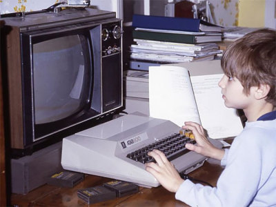 VingTroiSeize's tweet image. [EXCLUSIVE] A never released photo of a young video game programmer, late 70s!

#Atari #Atari800 #retrocomputer #retrogaming #videogames #80s #90s #Geek #MOSTechnology6502 #MOS6502 #Joke
