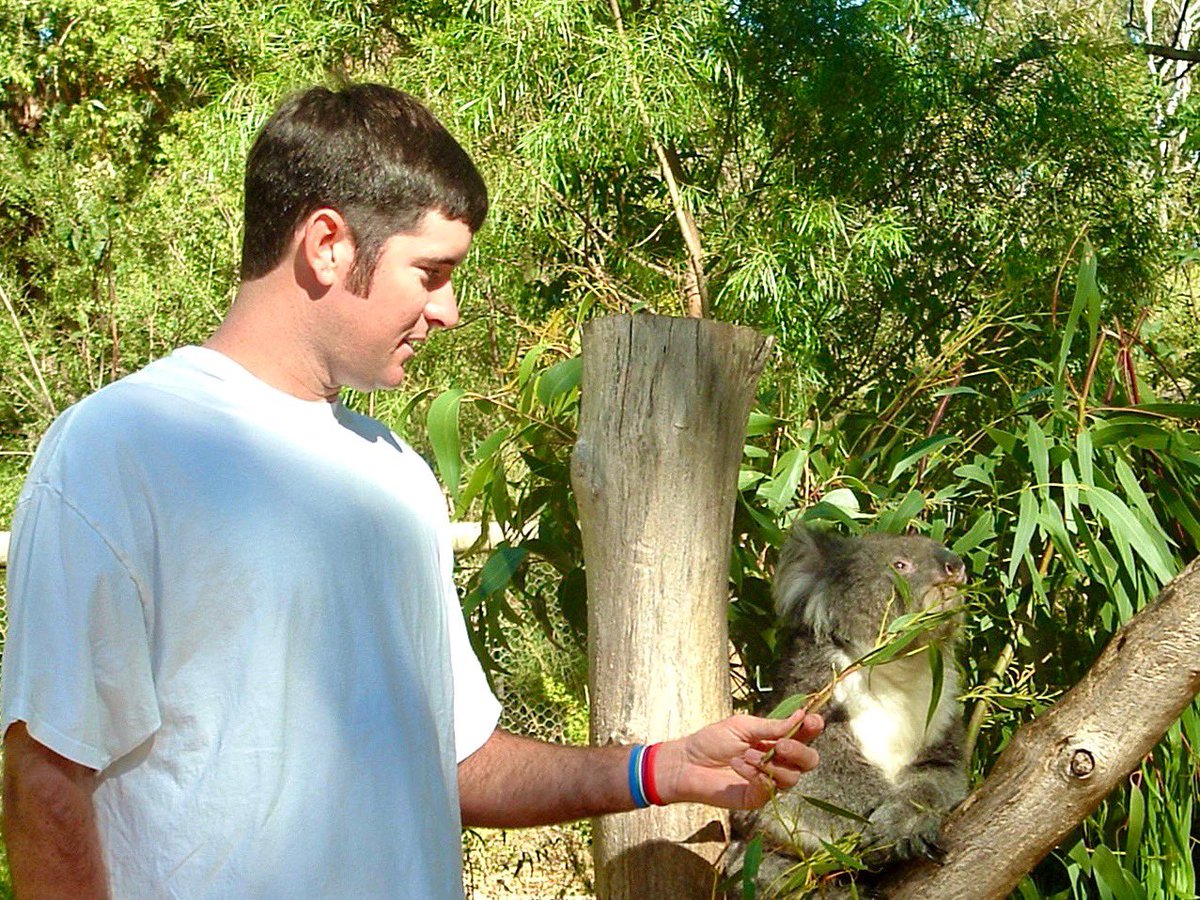 bubbawatson's tweet image. #TBT to me in Australia circa 2004- 2005 in Adelaide for a event. You don’t see me golfing because our phones didn’t have cameras in them back then 😂 📸  I’m excited to going back to Australia and see all the fans.
#RangeGoatsGC #wombatsaremyfav @livgolf_league @RangeGoatsGC