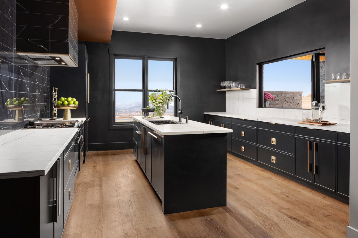 Forty6Eleven's tweet photo. Congratulations to this year’s Rock the Block winners Michel Boyd and Anthony Elle!! Their house was absolutely stunning!

One of the best parts of winning is getting to brag about the products they used from two of our clients: @TheTileClub and @regalideas!

#productplacements https://t.co/FeXWSYd77K