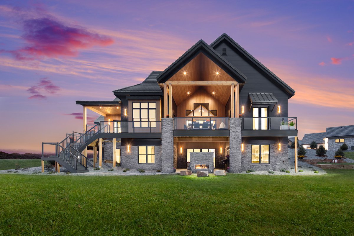 Forty6Eleven's tweet photo. Congratulations to this year’s Rock the Block winners Michel Boyd and Anthony Elle!! Their house was absolutely stunning!

One of the best parts of winning is getting to brag about the products they used from two of our clients: @TheTileClub and @regalideas!

#productplacements https://t.co/FeXWSYd77K