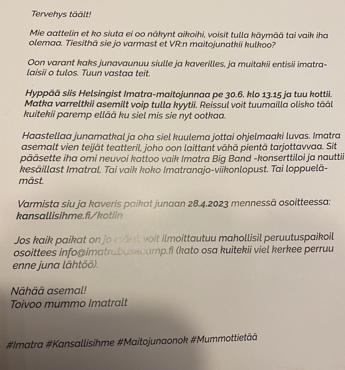 JenniKarpus's tweet photo. Kylhä mie muute hyppäisin, vaan kun olen jo tuolloin #kansallisihme ’ttä ihailemassa #maitojunaonok #mummottietää Kiitos kutsusta #imatra https://t.co/fCTbVChJy2