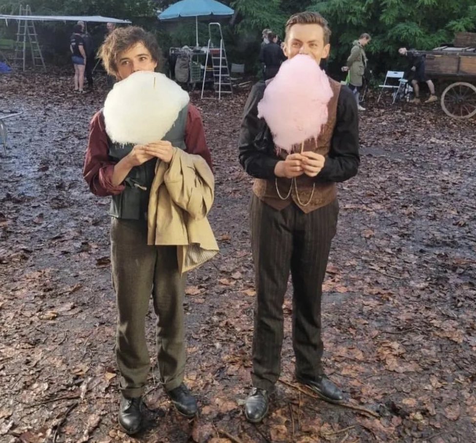 “I would have come for you. And if I couldn't walk, I'd crawl to you, and no matter how broken we were, we'd fight our way out together-knives drawn, pistols blazing. Because that's what we do. We never stop fighting”
#SOCspinoff #ShadowandBone #SixofCrowsSpinoff #JoostVanPoel