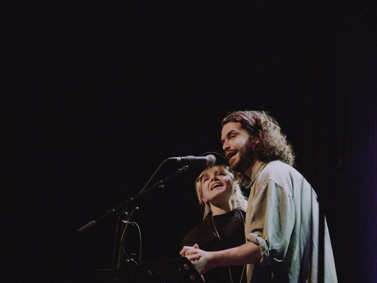 Some of the beautiful faces celebrating the songs of John Prine last weekend, together with the exquisite @TurningPirate band. (1/3) #acelebrationofjohnprine #happyenchilada @hibernaclemusic