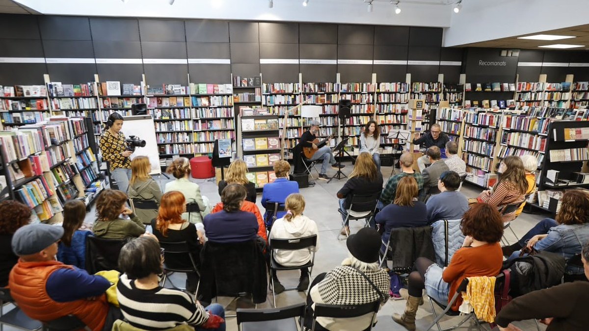 AbacusCoop's tweet photo. Queden oficialment inaugurades les noves llibreries Abacus de #SantCugat, #Lleida i #Vic! 🥂

📚 Aquestes botigues s'han remodelat a fons per potenciar l'espai dedicat als llibres. En els propers mesos, reformarem 10 establiments més. 👏🏽

#SantJordi2023 #LlegirQuinViatge https://t.co/nSQ2HLah9z
