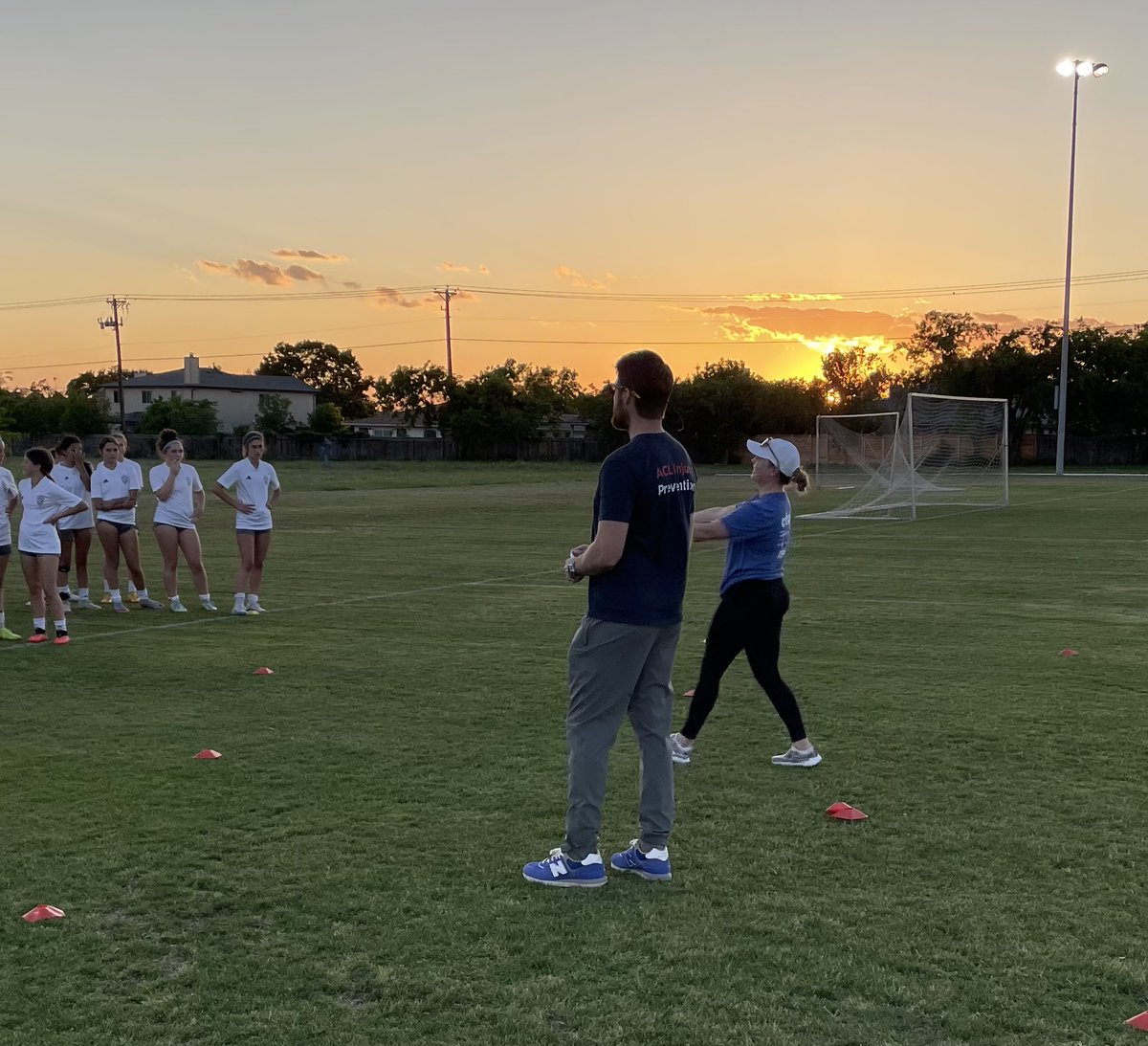 KidBonesATX's tweet photo. Girls are are 4 - 6x more likely to sustain an ACL injury than their male counterparts? We’re committed to helping prevent ACL injuries with our special training program. 

Interested in ACL injury prevention for your athletic team? Let us know! 

#CTPOlovesAustin https://t.co/PvnGTaQojM