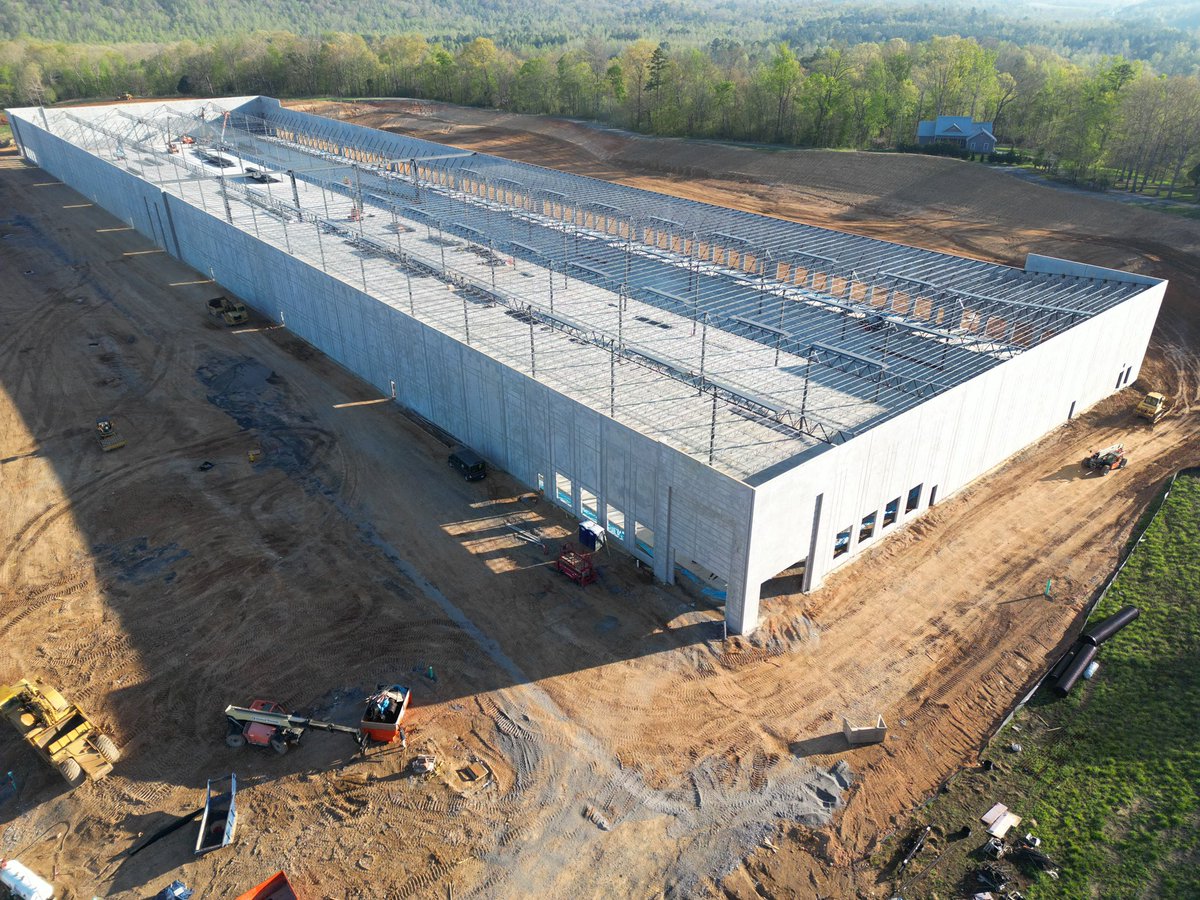 brianhtapp's tweet image. Phase I of the Knoxville Logistics Center is coming along nicely. We’ll have another two speculative 260,000 sf rear load facilities coming up in ‘24.